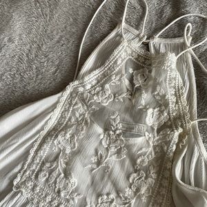 Silky A&F Blouse w Floral Lace Detail